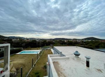 Casa · 220m² · 3 Dormitorios · 2 Cocheras · Casa 3 Dorm. Barrio La Estanzuela