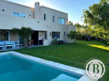 Casa de 4 ambientes, Tigre · Bustamante Prop San Agustin 9654 Alquiler Verano Enero Villanueva Tigre