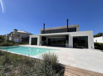 Casa · 316m² · 6 Ambientes · 1 Cochera · Espectacular Casa en Venta en La Calesa
