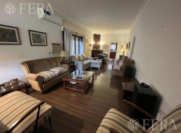 Casa · 142m² · 3 Ambientes · 1 Cochera · Venta Casa 3 Ambientes con Cochera y Jardin en Temperley