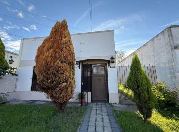 Casa · 120m² · 4 Ambientes · Casa 4 Ambientes Venta Lomas de Zamora con Jardín