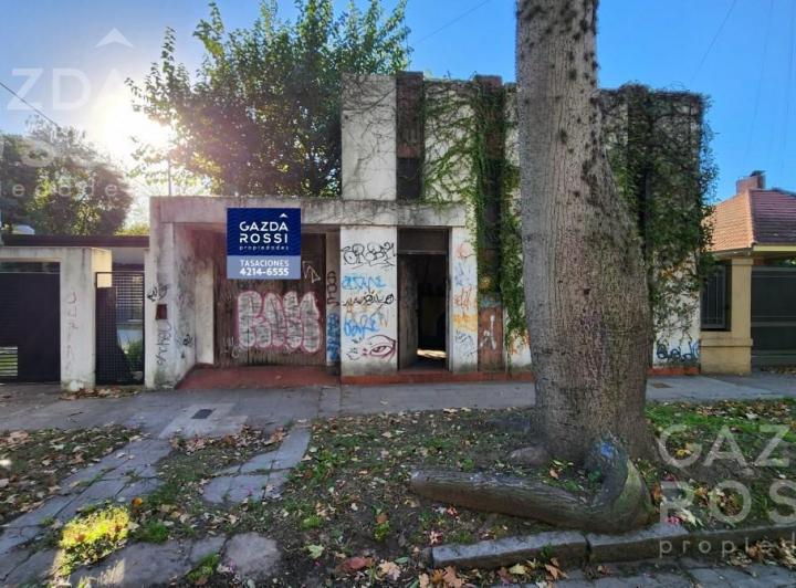 Terreno · 180m² · 4 Ambientes · 1 Cochera