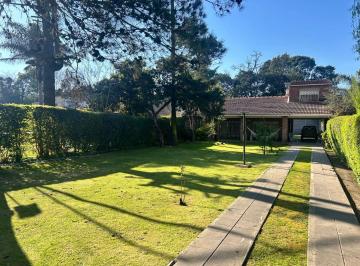 Casa · 69m² · 4 Ambientes · 3 Cocheras · Casa 4 Ambientes en Venta en Spegazzini con Pileta