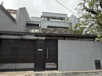 Casa · 250m² · 4 Ambientes · 3 Cocheras · Venta Casa Minimalista 4 Ambientes Parque Quincho
