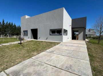 Casa · 183m² · 4 Ambientes · 1 Cochera · Casa de 4 Ambientes en Venta en Canning Financiada