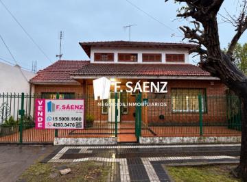 Casa · 122m² · 4 Ambientes · 1 Cochera · Casa en Venta en Burzaco 4 Ambientes con Playroom y Garage