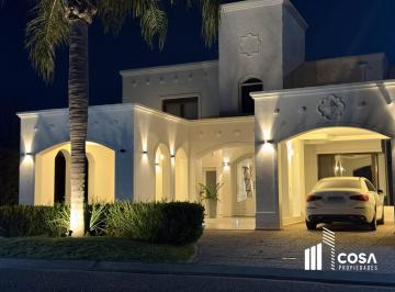 Casa · 367m² · 8 Ambientes · 4 Cocheras · Venta Retasada Casa 4 Dorm. con Jardín y Pileta Funes Hills Cadaques