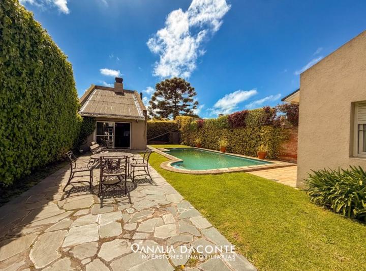 Casa · 430m² · 5 Ambientes · 2 Cocheras