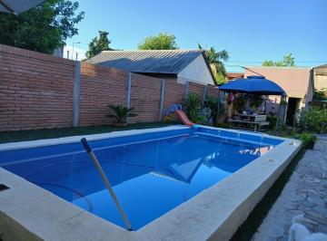 Casa · 300m² · 5 Ambientes · 1 Cochera · Casa en Polvorines 5 Ambientes con Pileta y Parrilla