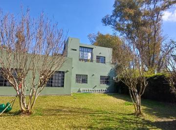 Casa · 638m² · 4 Ambientes · 2 Cocheras · Casa con Pileta en La Bota, Tigre.