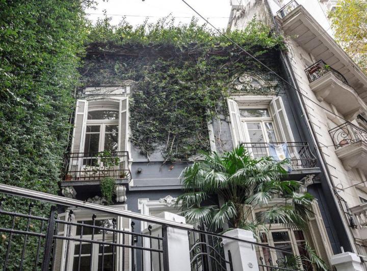 Casa · 300m² · 4 Dormitorios · 1 Cochera