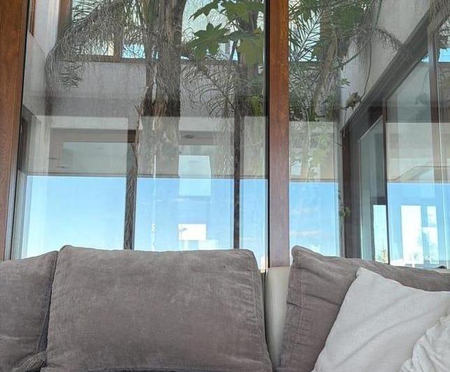 Casa · 400m² · 5 Ambientes · 6 Cocheras