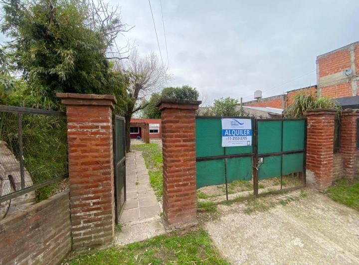 Casa · 75m² · 3 Ambientes · 3 Cocheras