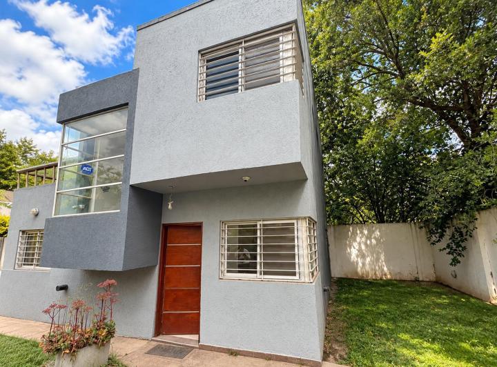 Casa · 107m² · 4 Ambientes · 3 Cocheras