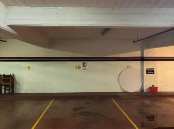 Garage , Recoleta · Cochera Fija Grande Cubierta en Alquiler – Azcuénaga 1035 – Rampa Directa