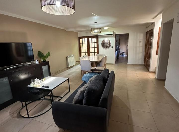 Casa · 161m² · 4 Ambientes · 2 Cocheras