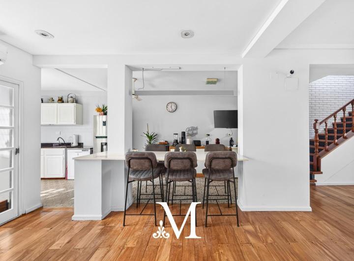 Casa · 200m² · 5 Ambientes · 1 Cochera