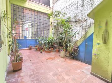 PH · 120m² · 4 Ambientes · Excelente PH con Patio Sobre Una Calle Tranquila a 2 Cuadras del Subte B!