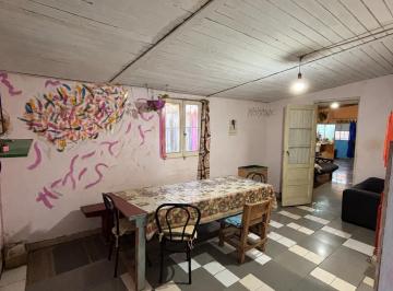 Casa · 140m² · 4 Ambientes · Venta Casa de 4 Ambientes en Ranchos con Gran Potencial de Renovación