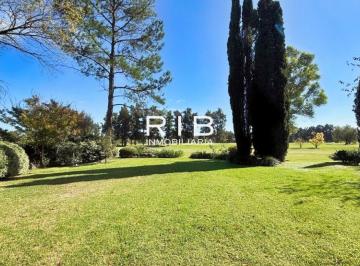 Casa de 7 ambientes, Pilar · Importante Propiedad Sobre El Golf - Acepta Permuta de Menor Valor