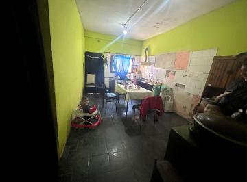 Casa · 220m² · 5 Ambientes · 4 Cocheras · Casa de 2 Plantas – 4 Dorm. en Moron