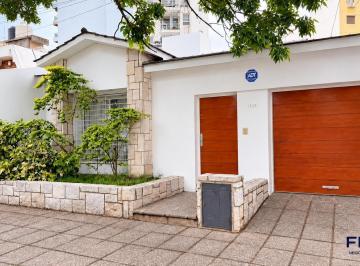 Casa · 198m² · 6 Ambientes · 2 Cocheras · Casa en Venta Barrio Juniors