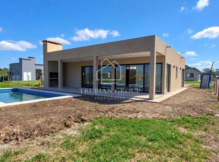 Casa · 140m² · 4 Ambientes · 1 Cochera