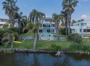 Casa · 308m² · 4 Ambientes · Venta Casa San Isidro Labrador Al Agua a Refaccion
