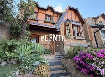 Casa · 338m² · 8 Ambientes · 4 Cocheras · Casa en Banfield Oeste