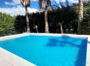 Quinta vacacional · 1000m² · 3 Ambientes · Casa Quinta con Piscina en Las Compuertas.