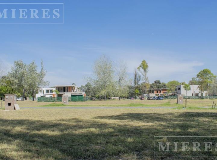 Terreno · 1043m²