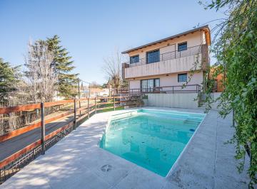 Casa · 211m² · 6 Ambientes · 3 Cocheras · Casa en Villa Carlos Paz