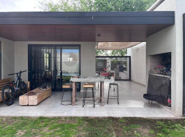 Casa · 116m² · 2 Ambientes · 1 Cochera