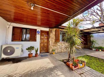 Casa · 118m² · 5 Ambientes · 2 Cocheras · Casa 5 Amb con Jardín Amplio - Lomas del Mirador