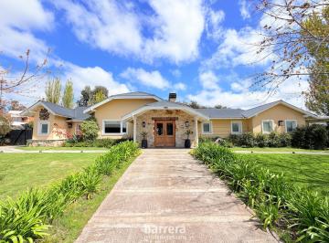 Casa · 200m² · 4 Ambientes · Importante Residencia 5 Amb Desarrollada en Una Planta - Arenas del Sur