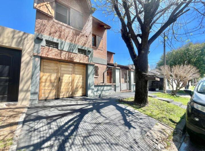 Casa · 180m² · 4 Ambientes · 1 Cochera