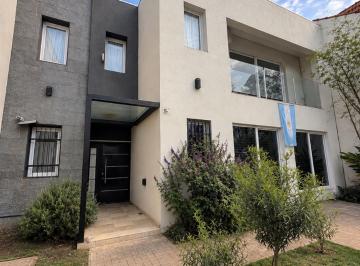Casa · 200m² · 4 Ambientes · Diseño, Luz y Amplitud en Martínez