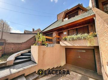 Casa de 5 ambientes, General San Martín · Casa en Dos Plantas con Amplio Parque, Piscina Climatizada!