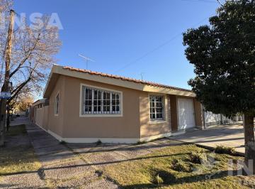 Casa · 175m² · 4 Ambientes · 1 Cochera · Casa en Venta 4to C. E. c San Martín 3 Dorm. 1 Baño