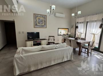 Casa · 124m² · 4 Ambientes · 1 Cochera · Venta - Casa - 2 Dorm. - 1 Baño - Centro