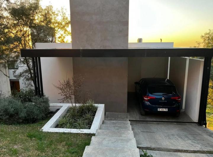 Casa · 180m² · 4 Ambientes · 2 Cocheras