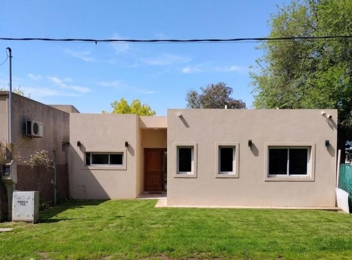 Casa · 130m² · 4 Ambientes · 2 Cocheras