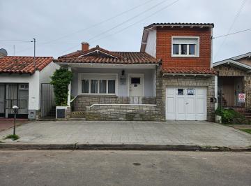 Casa de 6 ambientes, Miramar · Casa en Alquiler Permanente Miramar - a Pocas Cuadras del Centro, con Gas Natura
