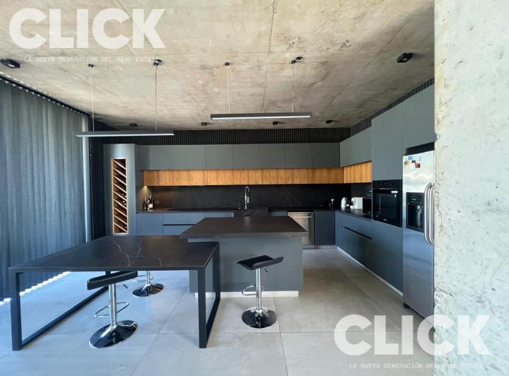 Casa · 575m² · 6 Ambientes · 4 Cocheras