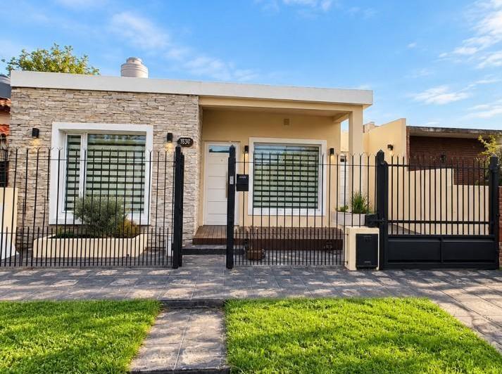 Casa · 140m² · 2 Dormitorios