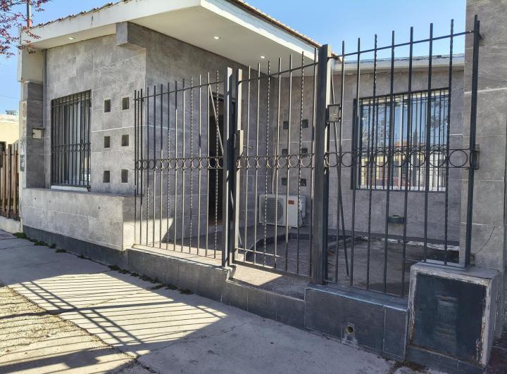 Casa · 50m² · 6 Ambientes · 1 Cochera
