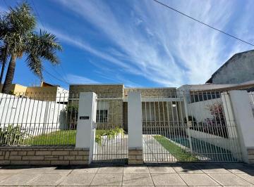 Casa de 3 ambientes, San Isidro · Chalet 3 Amb. Jardín, Pileta y Quincho