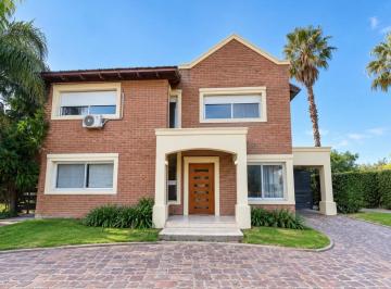 Casa · 150m² · 4 Ambientes · 2 Cocheras · Casa en Funes Hills