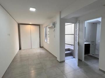 PH · 30m² · 1 Ambiente · PH de 1 Ambiente Divisible en Planta Baja con Patio, Incluye Aire Acondicionado Frio/calor.