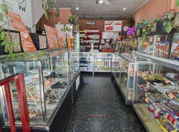 Depósito · 209m² · Propiedad 5 Ambientes con Local Comercial en Constitución